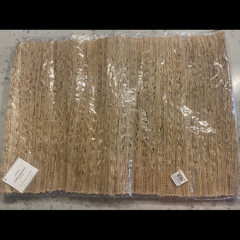 Pottery Barn Nubby Placemat Set of 6. NWT